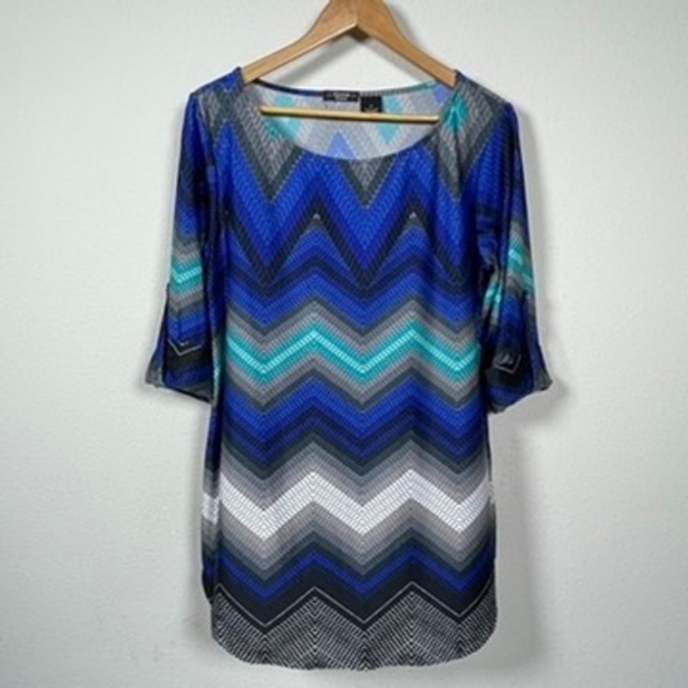 Cocomo Woman Blouse Womens 1X Blue Chevron Zigzag 3/4 Roll Tab Sleeve Tunic
